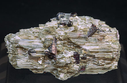 'lepidolite' after Elbaite with Tantalite-(Mn). Rear